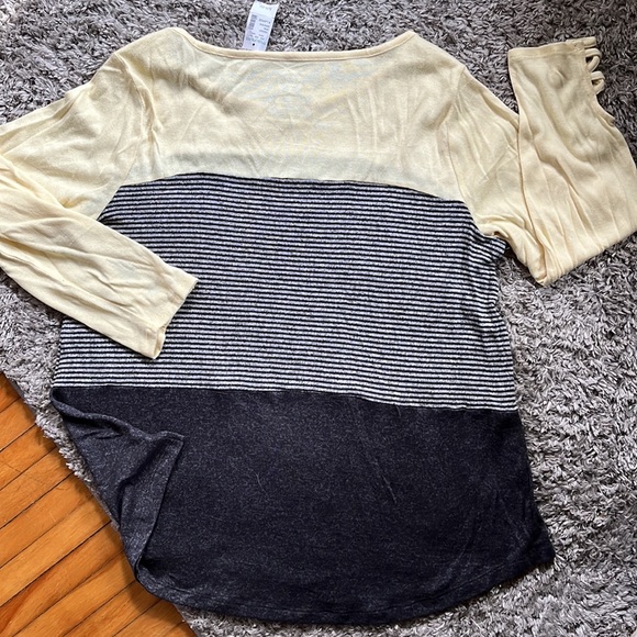 Maurice’s Color Block Top - Picture 6 of 6